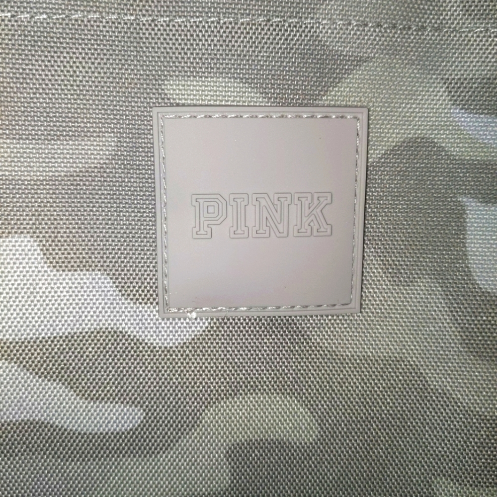 VS Pink NWT /travel bag/ Gray/ 2 way handle/ 18 in x 12 in